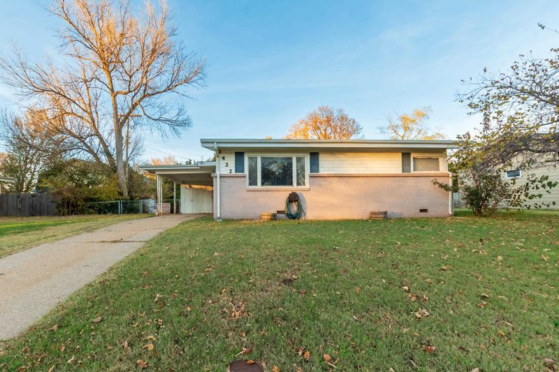 1422 E Cloverdale Dr, Park City, KS 67219