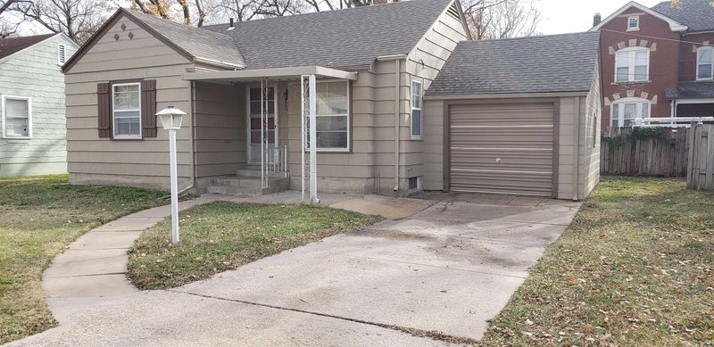 207 E 9th, Newton, KS 67114