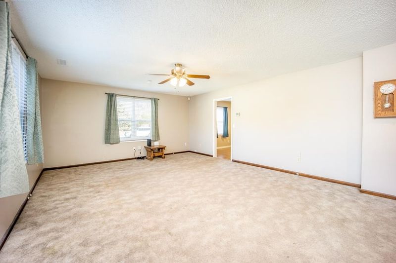241 N Doris St, Wichita, KS 67212