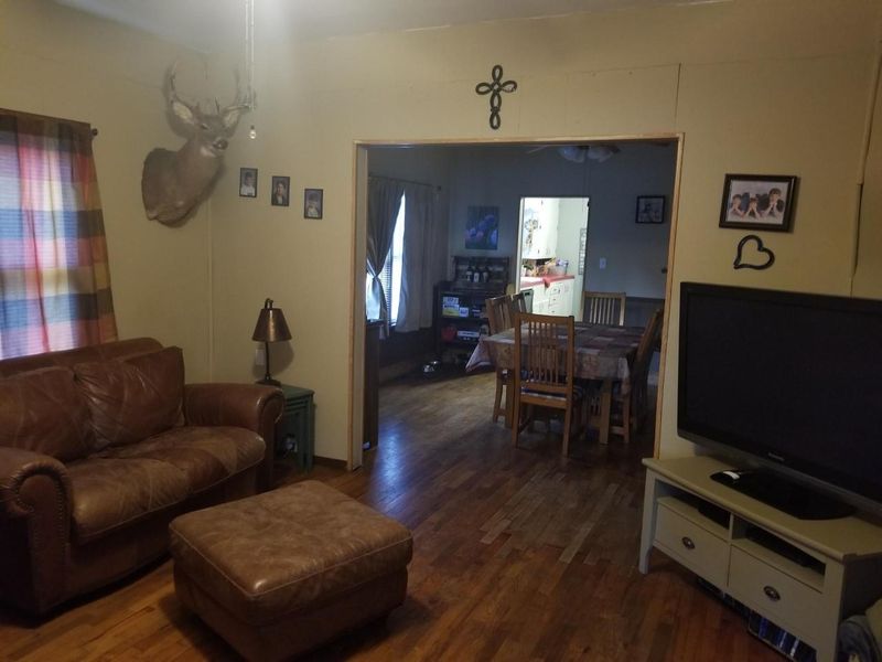 908 E 14th Ave, Winfield, KS 67156
