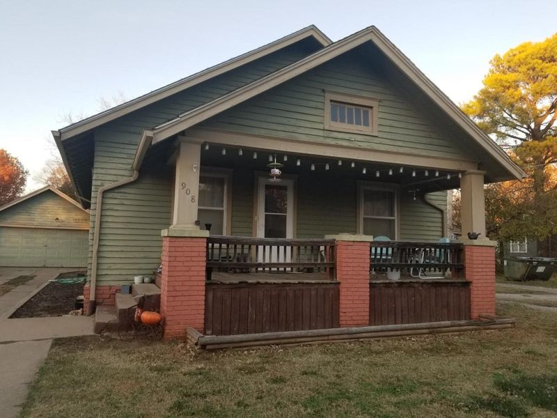 908 E 14th Ave, Winfield, KS 67156