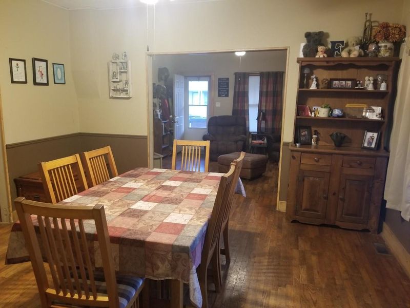 908 E 14th Ave, Winfield, KS 67156