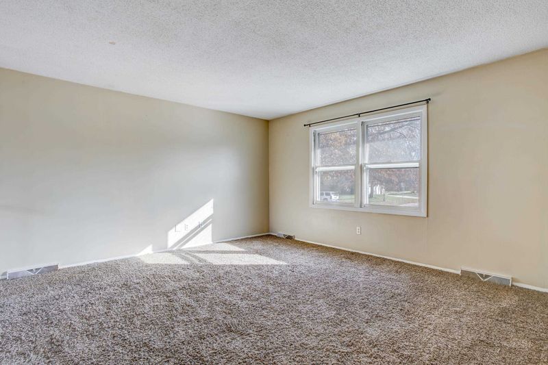 1131 N Armstrong Ave, Derby, KS 67037