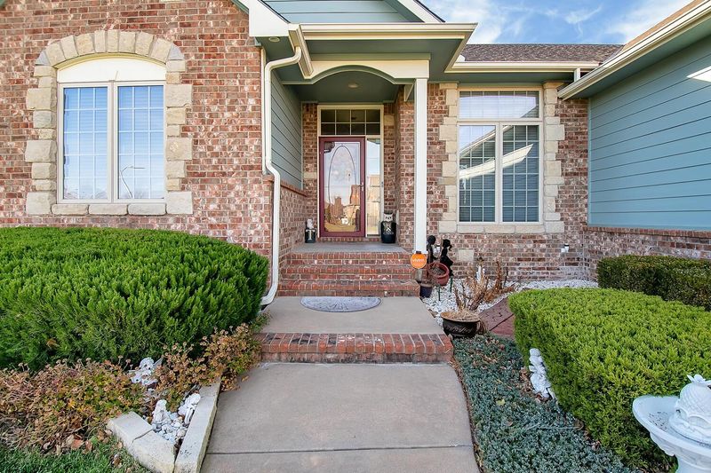 819 N Bel Arbor St, Derby, KS 67037