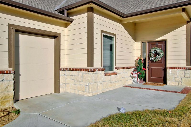 818 Mccloud Cir #110, Andover, KS 67002