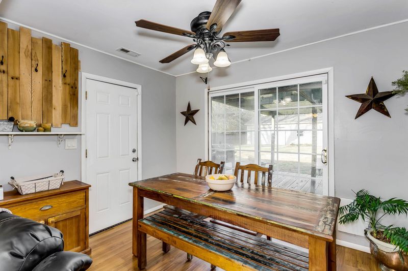 908 Trinity Dr, Newton, KS 67114