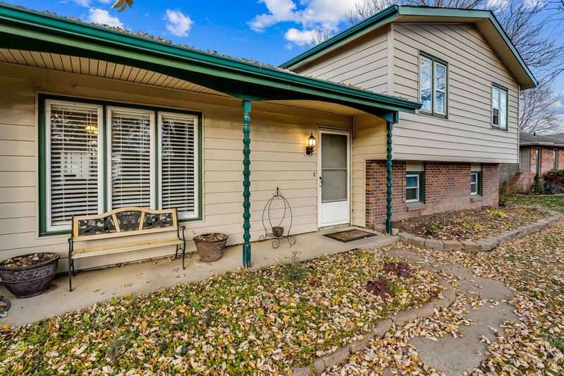 908 Trinity Dr, Newton, KS 67114