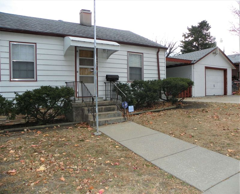 3455 E Sunnybrook Ln, Wichita, KS 67210