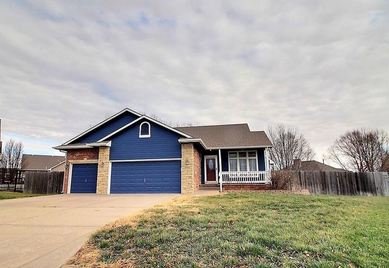 2212 E Myrtlewood Ct, Derby, KS 67037