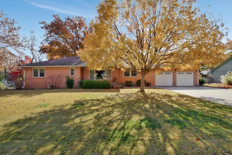 617 W 9th St, Newton, KS 67114