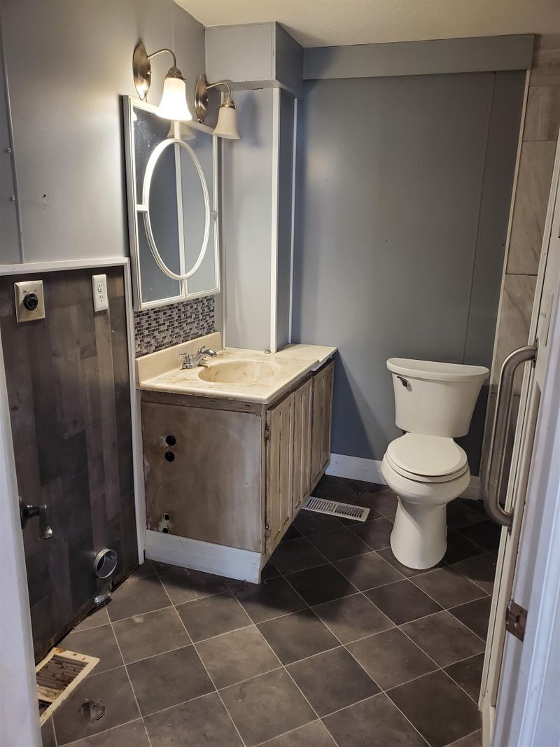 514 E 7th, Newton, KS 67114