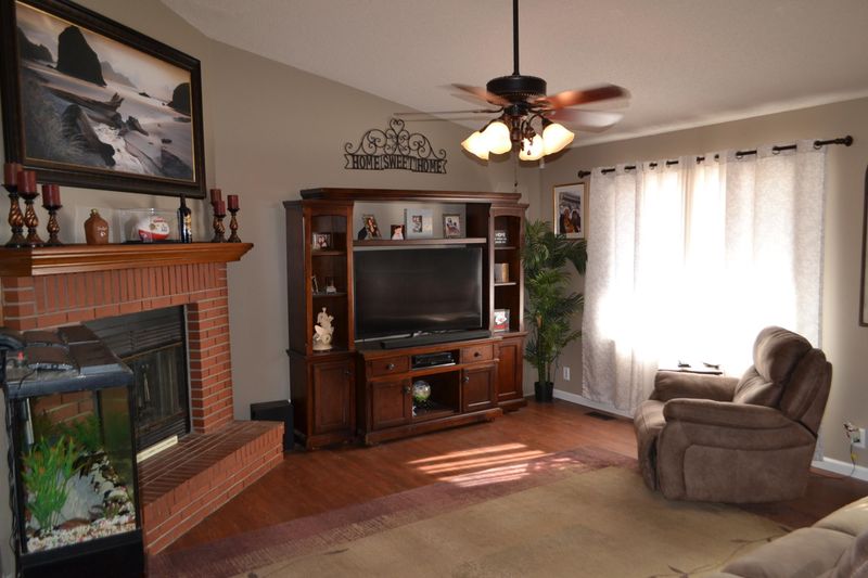 1202 E 85th St S, Haysville, KS 67060