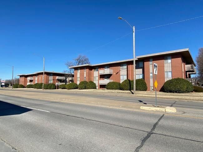 2510 E Lincoln St, Wichita, KS 67211