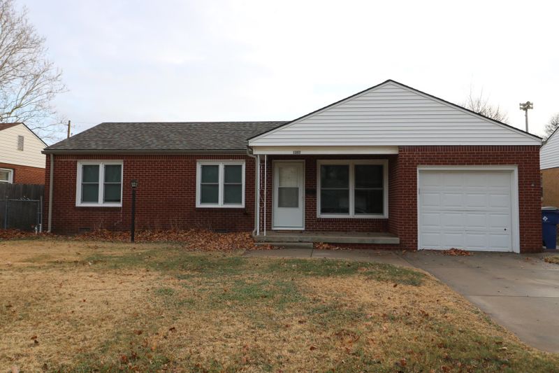 1307 E Donnell St, Wichita, KS 67216