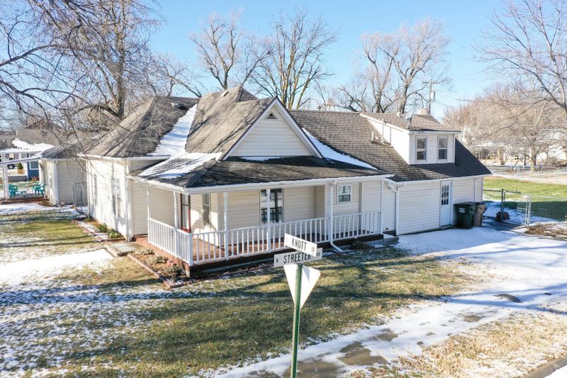 224 E Knott, Hesston, KS 67062