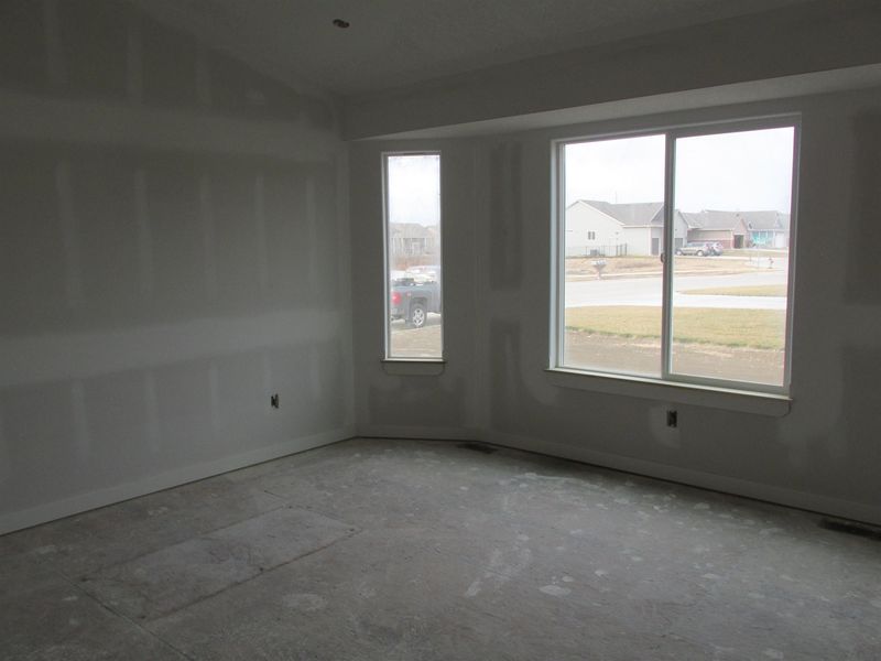 8572 E Chris, Bel Aire, KS 67226