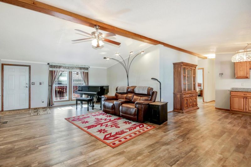 101 Eureka Lake, Eureka, KS 67045