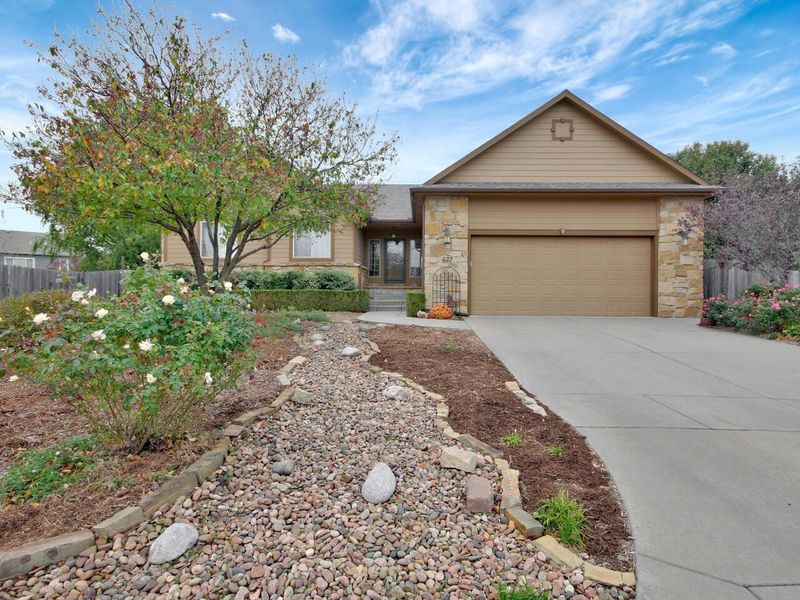 627 N Somerset Ct, Andover, KS 67002