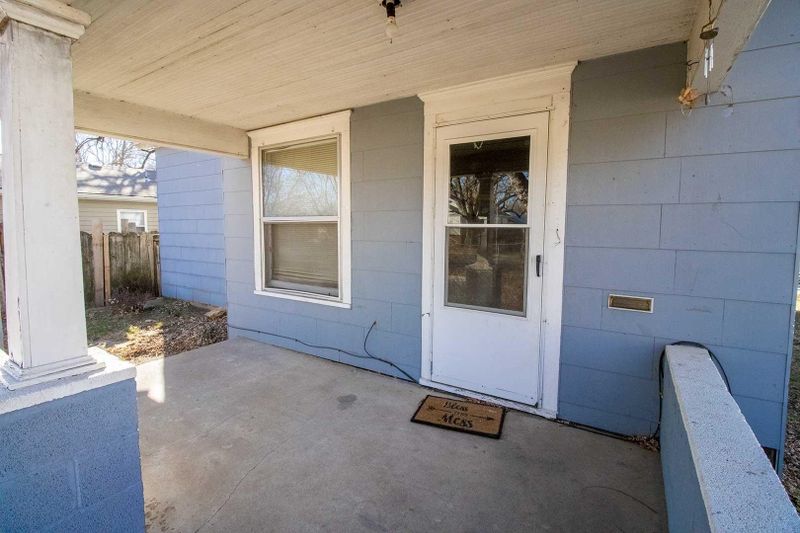 459 N Gordon St, Wichita, KS 67203