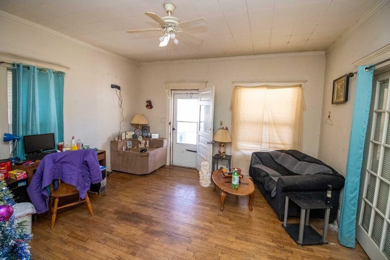 459 N Gordon St, Wichita, KS 67203