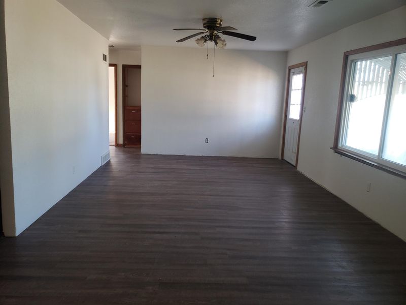 123 E Valley Rd, Wichita, KS 67216