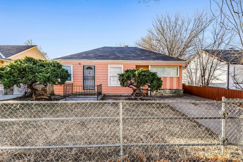 2221 E Murdock St, Wichita, KS 67214