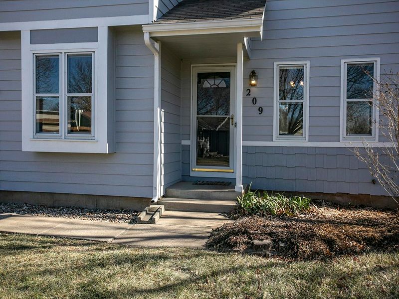209 W Teal Dr, Derby, KS 67037-4303