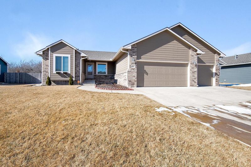 855 Cattail St, Haysville, KS 67060