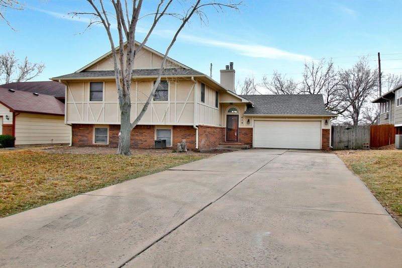 419 E Tall Tree Rd, Derby, KS 67037