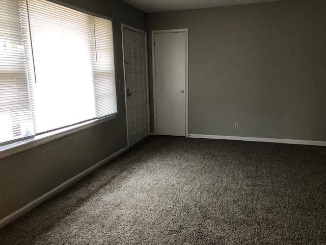 2009 E 52nd S, Wichita, KS 67216