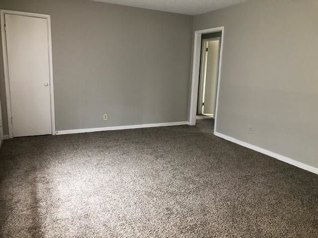 2009 E 52nd S, Wichita, KS 67216