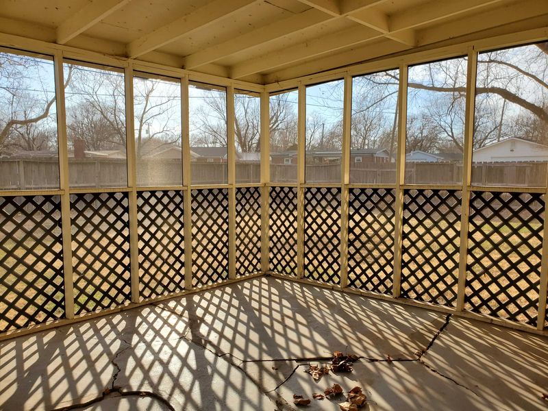 425 Alexander Dr, Haysville, KS 67060
