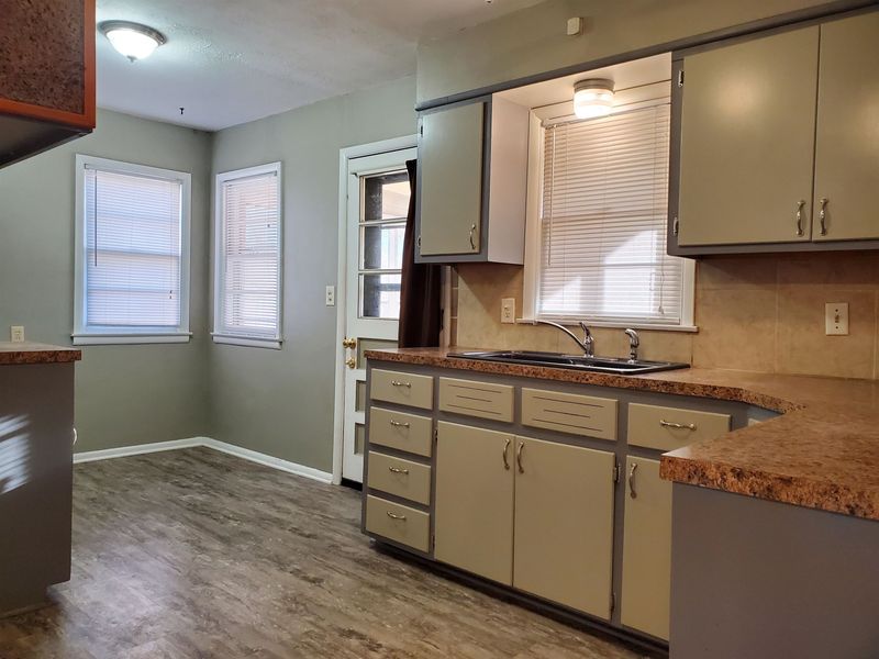 425 Alexander Dr, Haysville, KS 67060