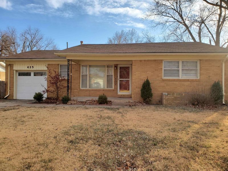 425 Alexander Dr, Haysville, KS 67060