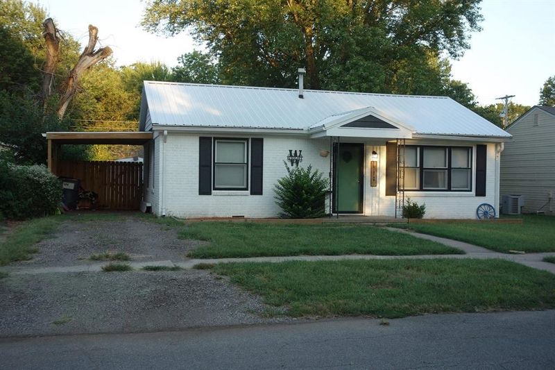 410 S 4th Ave, Mulvane, KS 67110