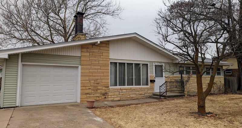 1107 Harrison, Newton, KS 67114