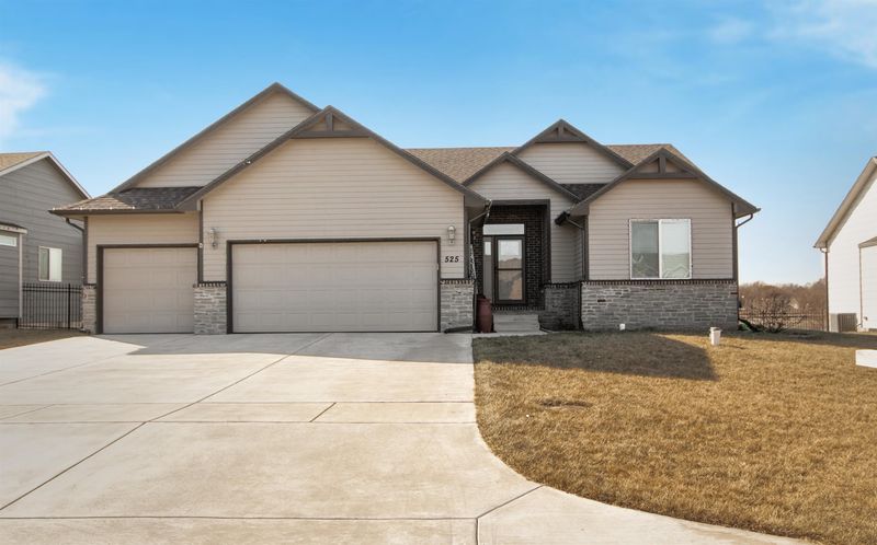 525 S Horseshoe Bnd, Maize, KS 67101
