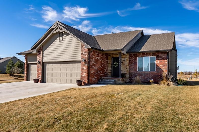 4803 N Emerald Ct, Maize, KS 67101