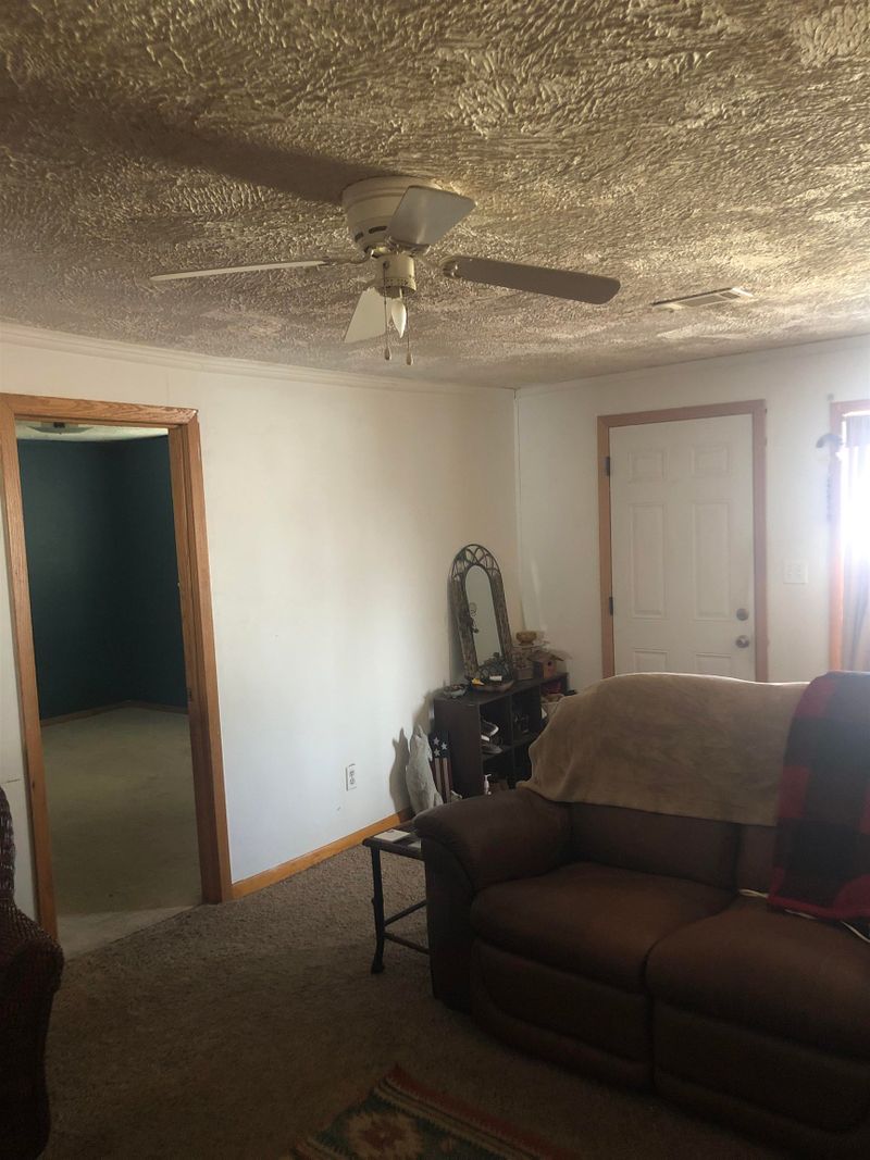 411 W 4th St, Newton, KS 67114