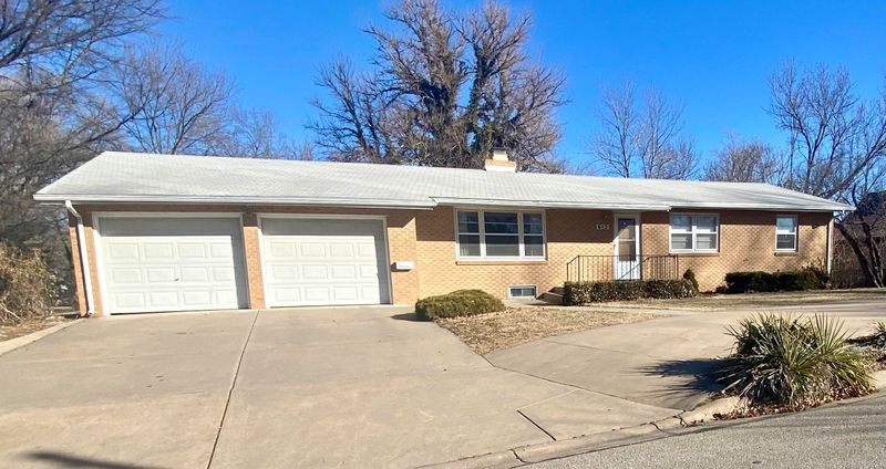 612 W 9th St, Newton, KS 67114