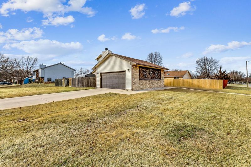 1603 Tanglewood Rd, Rose Hill, KS 67133