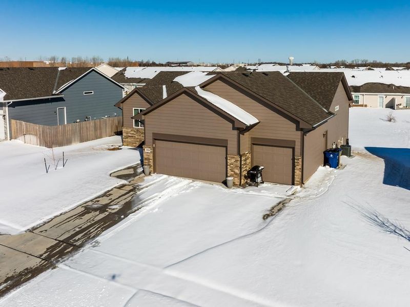 2124 E Birchwood Rd, Derby, KS 67037