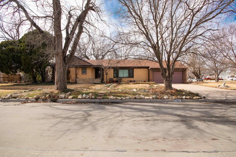 1107 S Schweiter Dr, Wichita, KS 67211