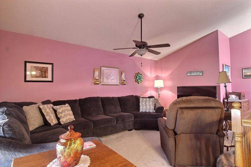 1308 E Lonna St, Haysville, KS 67060