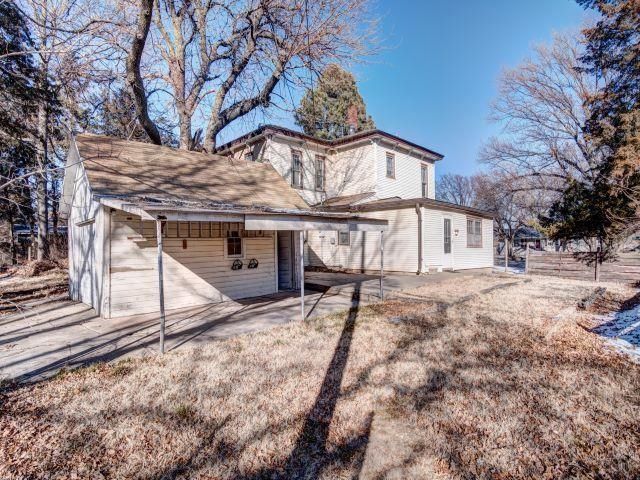 615 Columbus Ave, Newton, KS 67114