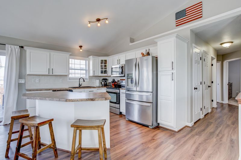 742 Cherrywood Ct, Andover, KS 67002