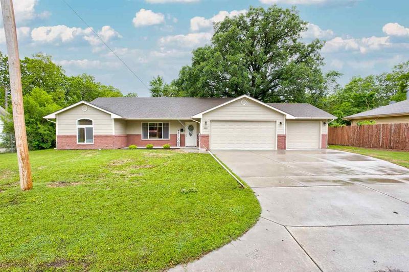 415 W 3rd St, Valley Center, KS 67147