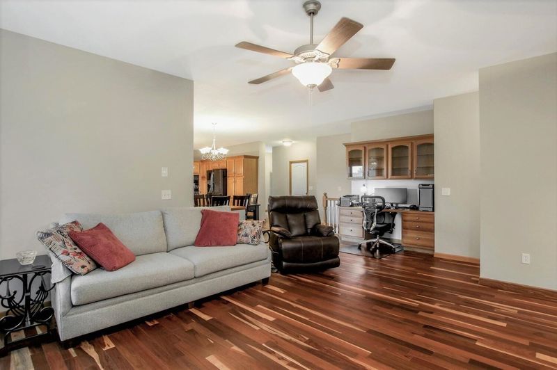 725 Stone Creek Dr, Newton, KS 67114