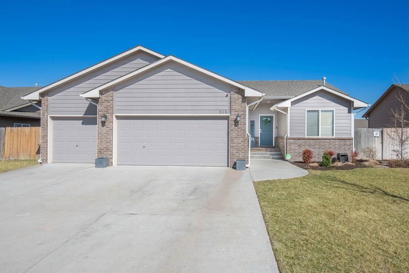 516 S Horseshoe Bnd, Maize, KS 67101