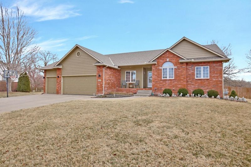 4914 N Hedgerow Ct, Bel Aire, KS 67220
